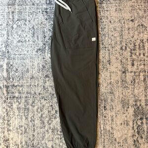 Vuori - Women’s Miles Jogger (Green) UNWORN